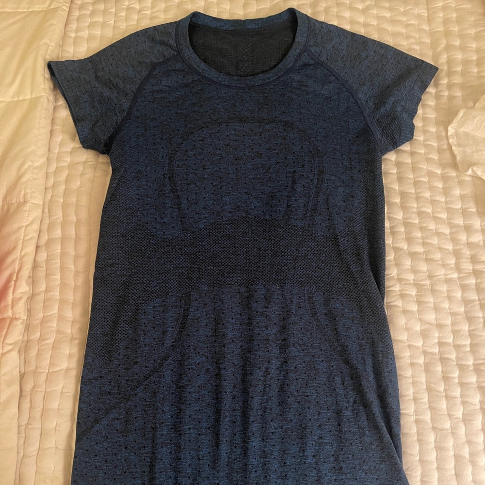 LULULEMON Swiftly Tech Tee Size 6 RARE BLUE COLOR